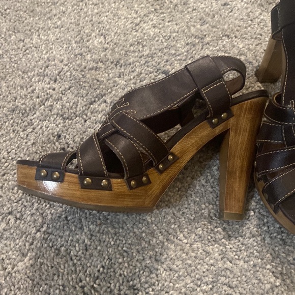 Brown heels!!! Barely worn! - Picture 2 of 4